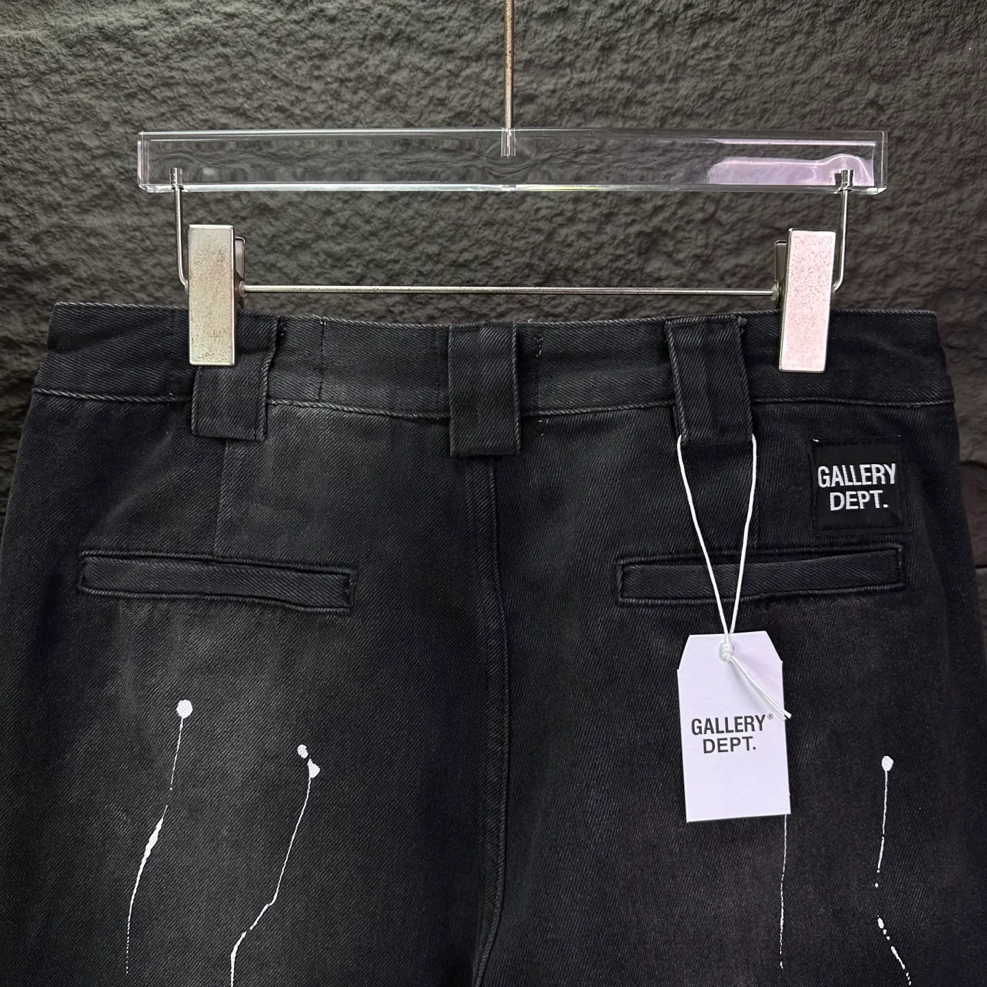 P250 GALLERY DEPT. 2026 New Retro Splashed Ink Splicing Couple Style Washed Loose Bootcut Jeans 🔥High Version🔥High Version🔥 Top Ceiling Quality Styles with different washed textures are very friendly to people with thin legs and thick legs. The bootcut version is very flattering to the leg shape. Moderate length that never goes out of style, easy and casual to match, basic styling for various styles, a must-have in the wardrobe! The fabric is stiff but also makes the upper body soft without losing texture. The washing process is even more perfect. It is a must-have item for everyone! ! ! Washed wheat, hang tag, pants label, three complete labels, color: black, size: 28, 30, 32, 34, 36 (five sizes)